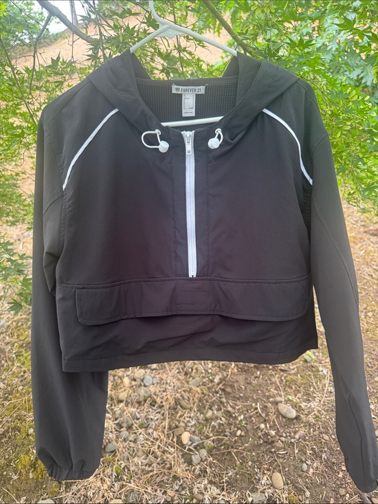 Forever 21 Jackets & Blazers - Forever 21 Black Cropped Hooded Bomber Jacket with White Trim and front pocket